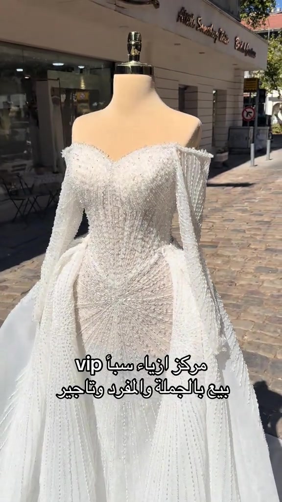 

نص مكتوب في الصور:
- مركز ازياء سبأ vip بيع بالجملة والمفرد وتأجير