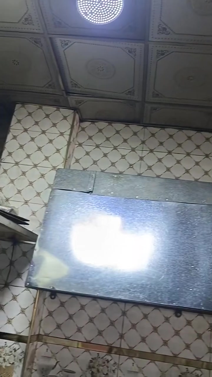 حداد متنقل شتغل كافه انواع الحداده بسعار مناسبه شغل نبر وان حسب طلب زبون نشتغل ركابه مبرده هيه وحديده وشغله اجي للبيت شتغله وشده كامل 25الف وباقي نواعم من 5الف ونته صاعد هذا رقمي ***********
