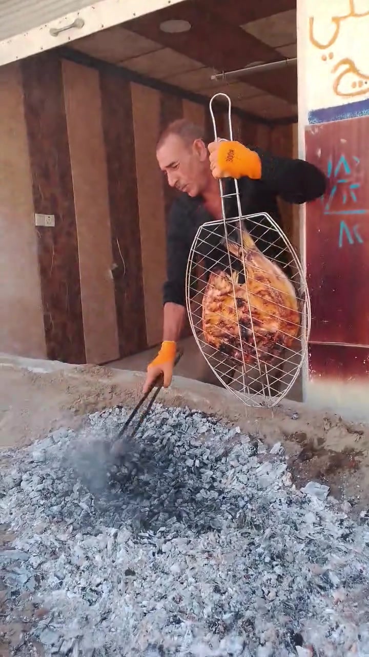 السلام عليكم تم بعون من الله فتتاح محل لبيع كافت الاسماك وشوايه ايظن العنوان حي سومر شارع المولدات بدارت اخوكم الشواي سيد عادل السماك رقم المبايل لل ستفسار *********** تحياتي لكم جميعا اخوكم سيد عادل السماك
