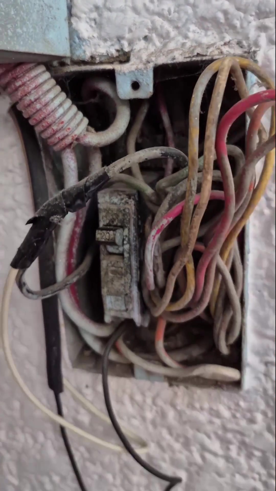 Tenemos que darle importancia a nuestra instalación eléctrica #ele #electricista
