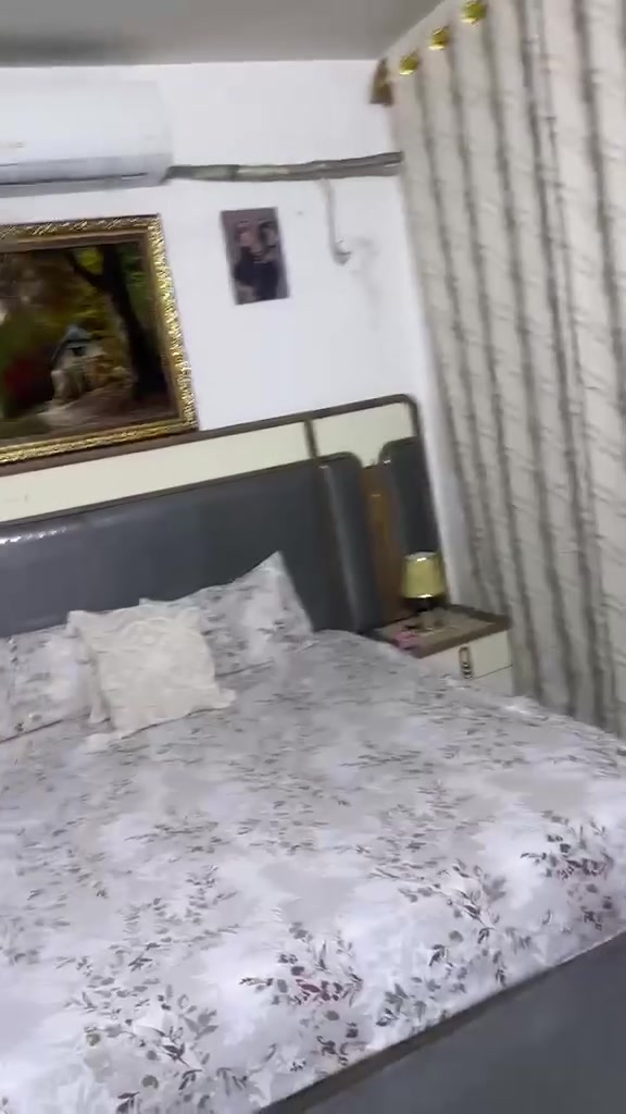 غرفة تركية للبيع ✨🤍
غرفة كبيرة وواسعة، مرتبة وحلوة جدًا 🌸
نظافتها 100% وحالتها ممتازة، نظيفة ومحافظة عليها الاستفسار ***********
