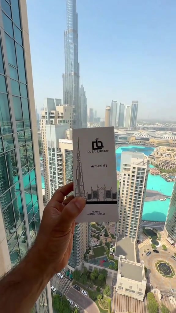 رائحة راقية، أنثوية وجذابة… تترك حضورك قبل أن تتكلمي.  SI | سحر الأنوثة في كل رشة عطر نسائي زهري يجمع بين الكشمش الأسود والفلفل الوردي، مع قلب أنيق من الياسمين والنوتات الشمسية، ويستقر على قاعدة دافئة وناعمة من الفانيليا والمسك. السعر 55 الف #مشاهدات #عطور #مشاهير_تيك_توك  @القريشي للعطور _العراق 
