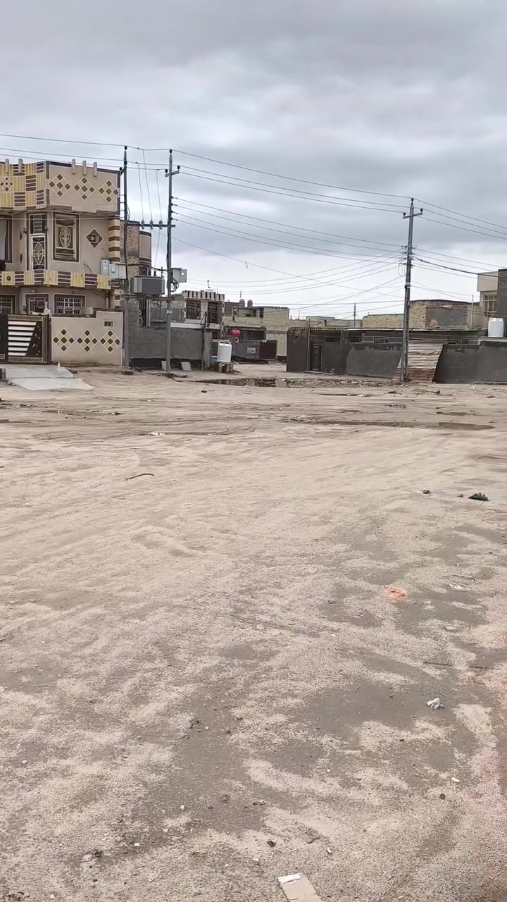 سلام عليكم بيت للبيع مساحه 100 مربع ساهرون قرب مجمع اديار الطيبه 
سعر 100 وبي مجال 
تواصل    ***********
