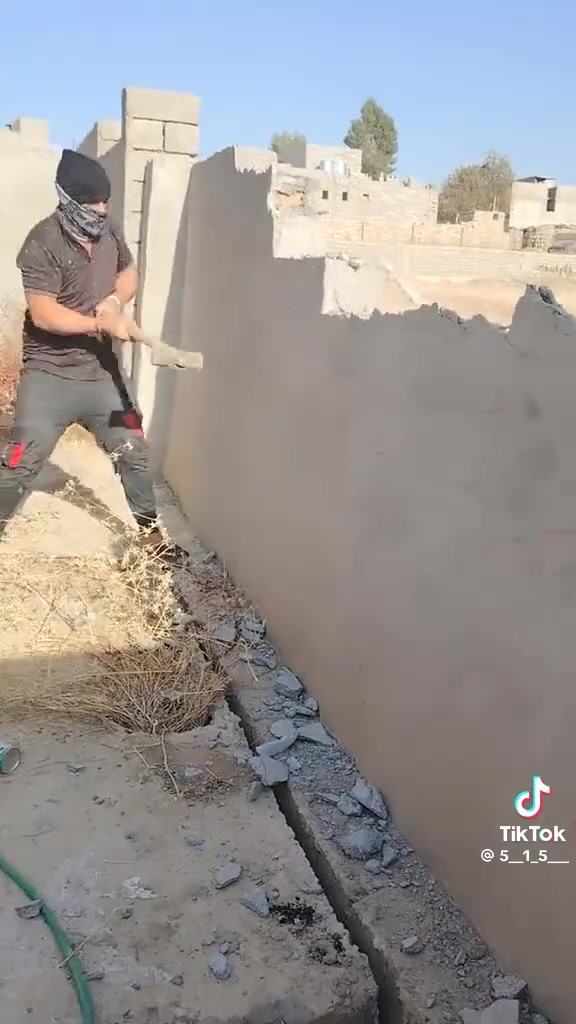 سلام عليكم يوجد كادر عمل لكافه الاشغال المذكوره رقم الهاتف ***********
