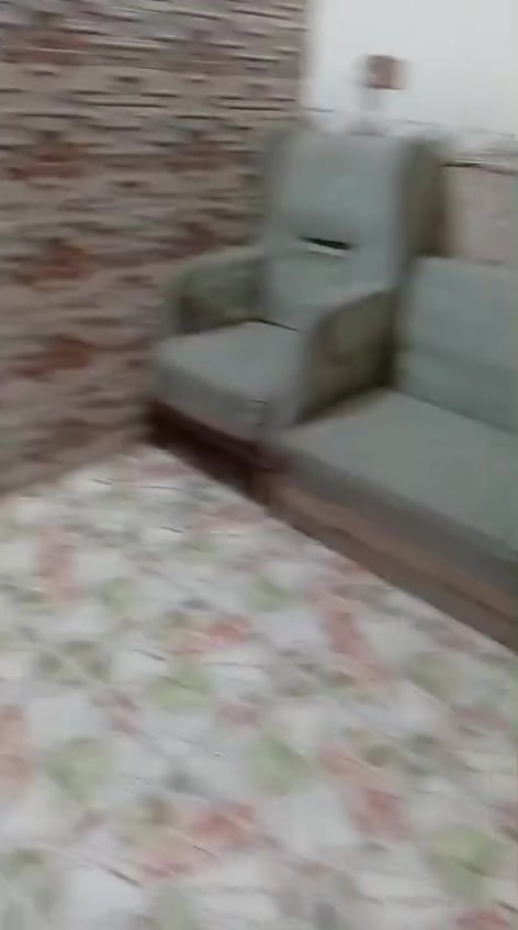السلام عليكم بيت لبيع بشارع بيت موزان مساحة البيت 50 متر طابيقين ومتوفر ماي ومجاري سعرالبيت 57 ميلون وبي مجال يم مولد حسام رقم الموبايل ***********
