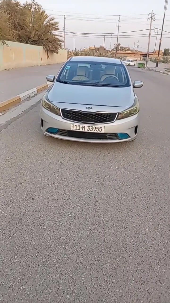 سيارة فورتي موديل ١٧ للبيع كير شرط مكينه ٢٠٠٠ دوش مرغوبه هم شرط تخم تاير جديد باتري جديد حداديه ٩٠ بلميه تبريد بلزياره عطل كمبريسر شغال غاز بيه تدفئه شغاله عليه وصل ٢٥ هزه جديد لل٣٠ استوني امسويله  ادامه كامله   شاشه عاطله كامره شغاله سياره بالاسمي تبريد والشاشه انزللهن ورقتين من سعرهه وباقي التفاصيل على الرقمو*********** مكانه الرميثه سعر خاص تعال وشوف ابعينك
