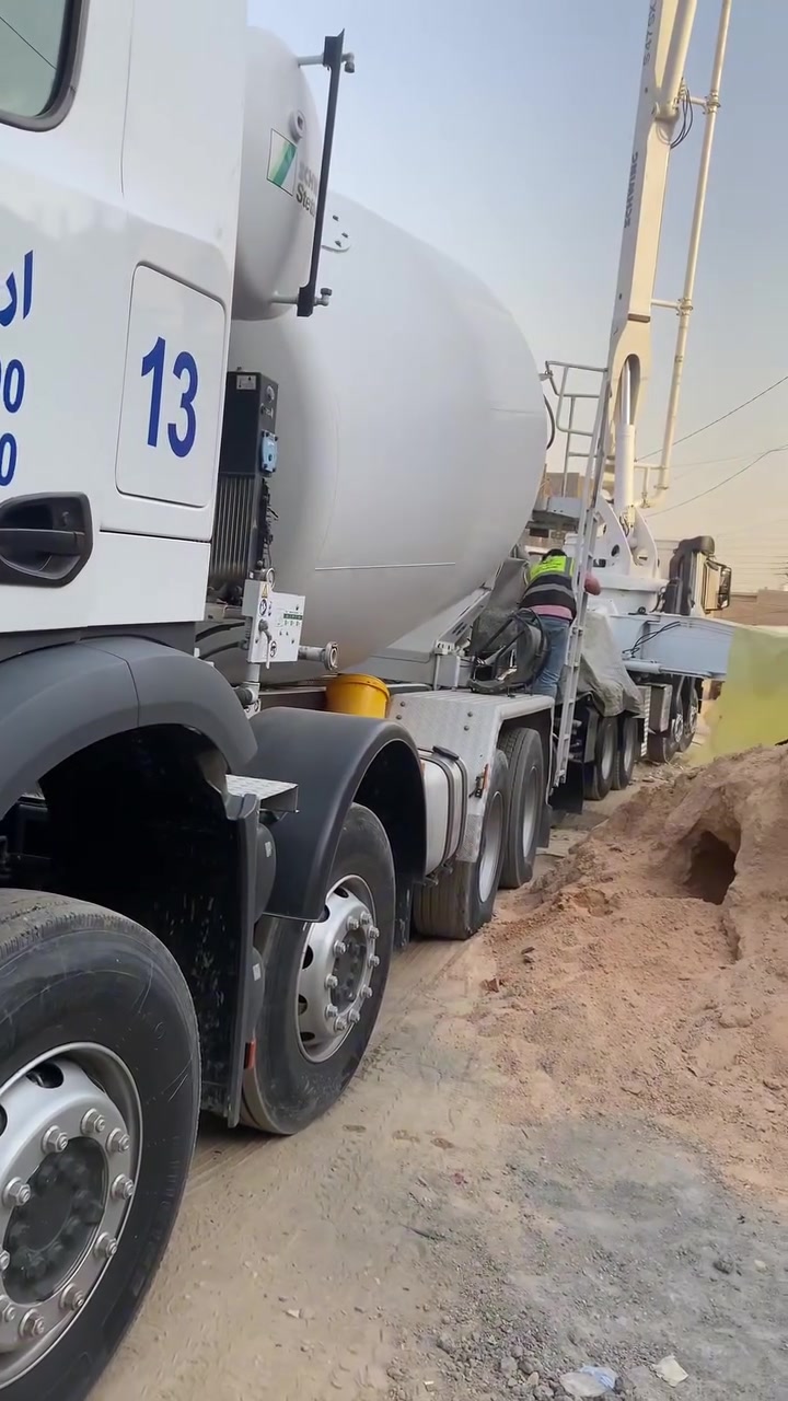 خطوة جديدة تُنجز بدقة وإشراف هندسي متواصل، وفق مراحل عمل مدروسة ومعايير تنفيذ تضمن جودة البناء واستدامته.

تصميم . تنفيذ . اشراف
نحو بناء يُنجز بثقة ويُتقن من الأساس
