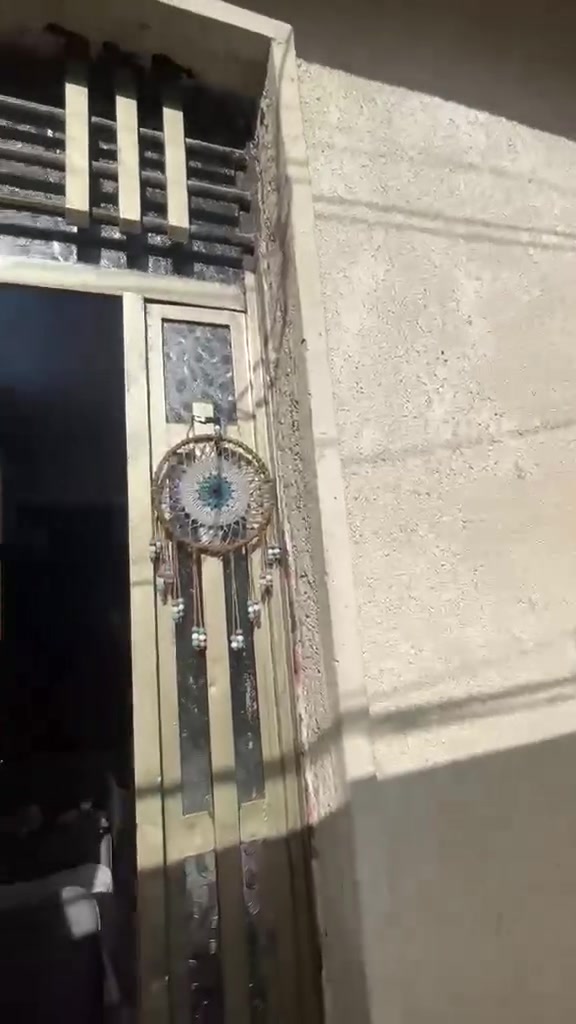 🏡للبيع – دار سكنيةمع الاثاث كامل  بناء حديث
📐 المساحة: 50م²

🔹 يتكون من:
* 2 غرف نوم
* استقبال
* مطبخ
✨ المواصفات:
* بناء حديث
* تشطيبات نظيفة جداً
* جاهزة للسكن
* موقع هادئ وشارع تبليط

 📍 الموقع: بغداد الشعب منطقه السريدات الجديده مربع ثالث 

📞 للاستفسار :***********
