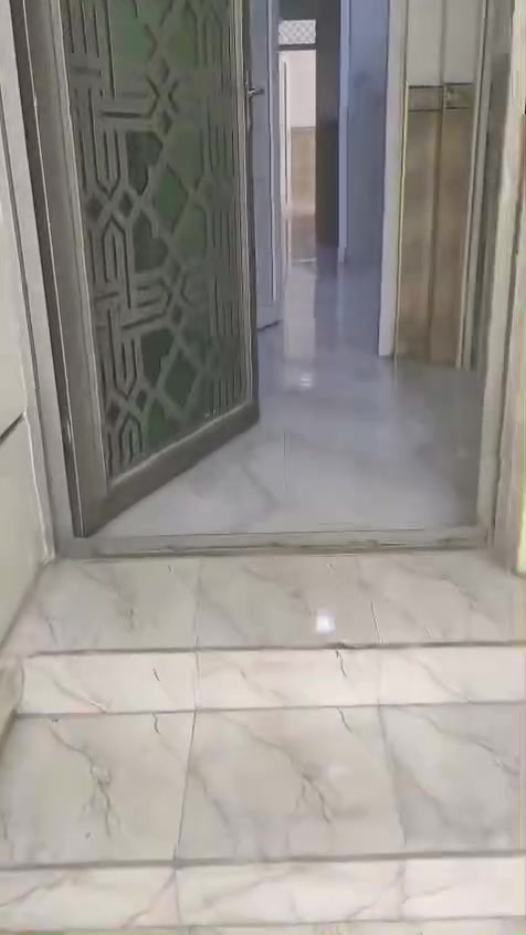 اعلان متوفر بيت للايجار ارضي في منطقة خمسة كيلو قرب مدرسة هبة الرحمن يتكون من استقبال مطبخ صالة غرفتين نوم مجموع حمامات سعر الايجار 450.
الاستفسار ***********
