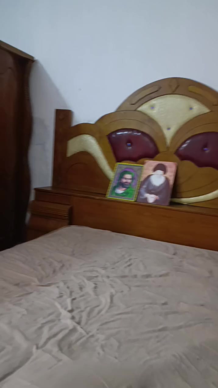السلام عليكم غرفه للبيع بس مضروبه بالباب شيء قليل والشراي بخير ويدلل مكاني بابل القاسم الرقم صفر ***********
