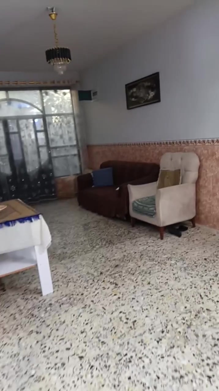 دار للبيع
العنوان جرف النداف منطقه الفاروق
صاله عدد 2
غرفة منام 3
مطبخ 1
حمام شرقي 1 غربي 1
سطح شتايكر
مساحة البناء 285م
حديقه 24 م×6 م
كراج يكفي لثلاث سيارات
للاستفسار الاتصال على الأرقام أدناه.
***********
***********
