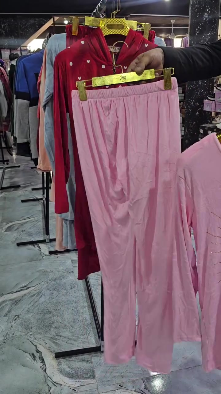 النجف حي الميلاد • تنزيلات • ملابس نسائية