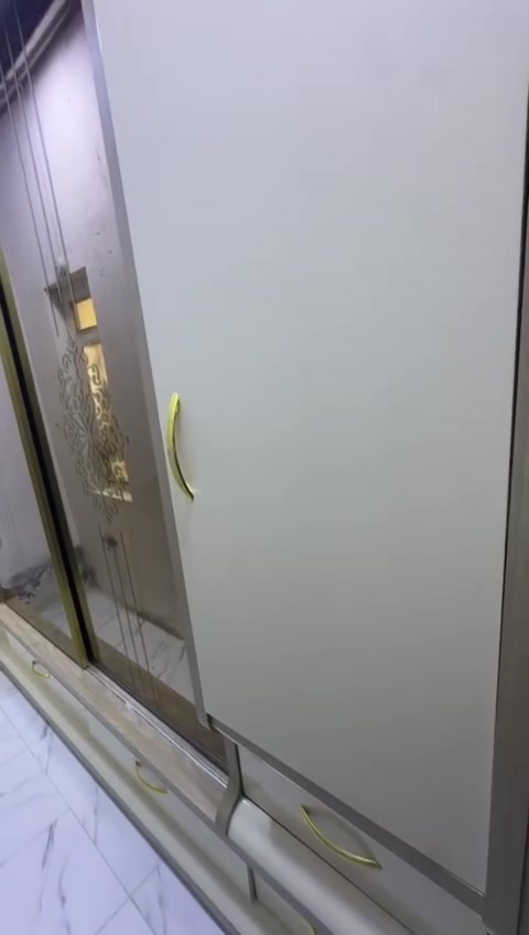 غرفة تركي 8قطع كبيره وقويه قطعه نضيفه وجديده وكلش واسعه خاناته  السعر مليون و200وبيه مجال  مكان ناصريه ***********
