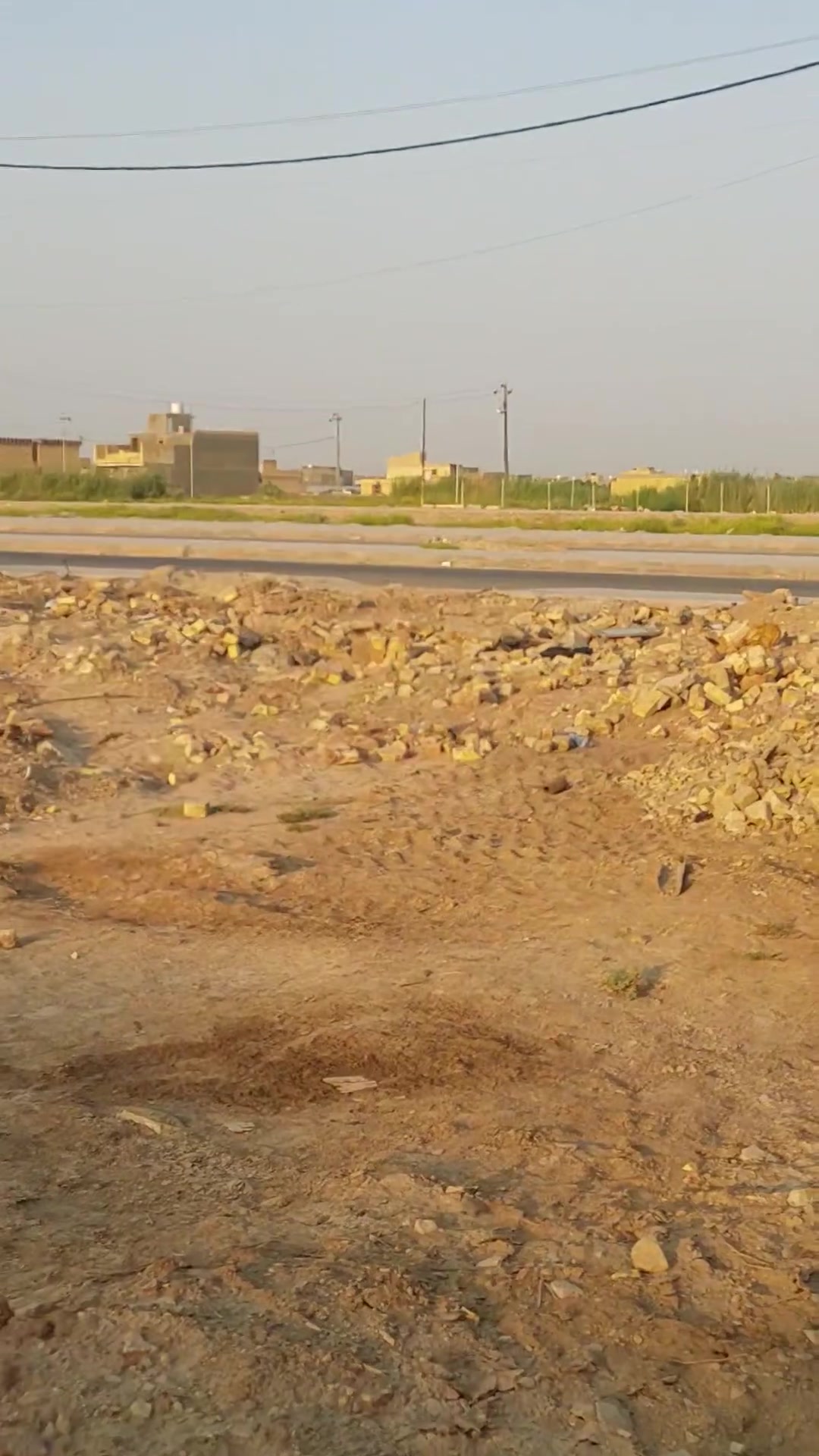 قطعه 200 م طابو في السفحه
الاولى وجود خدمات كهرباء ما تبليط انترنت... الاستفسار على هذا الرقم***********
