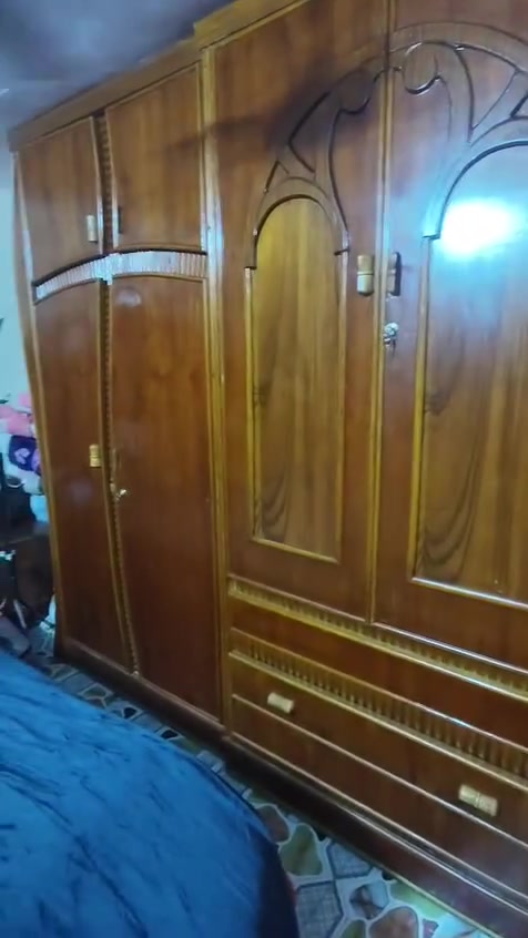سلام عليكم غرفه اخشاب عراقي ست بوب 600سعر وبيه مجال قليل غرفه نضيفه ومرتبه هذا رقمي ***********
