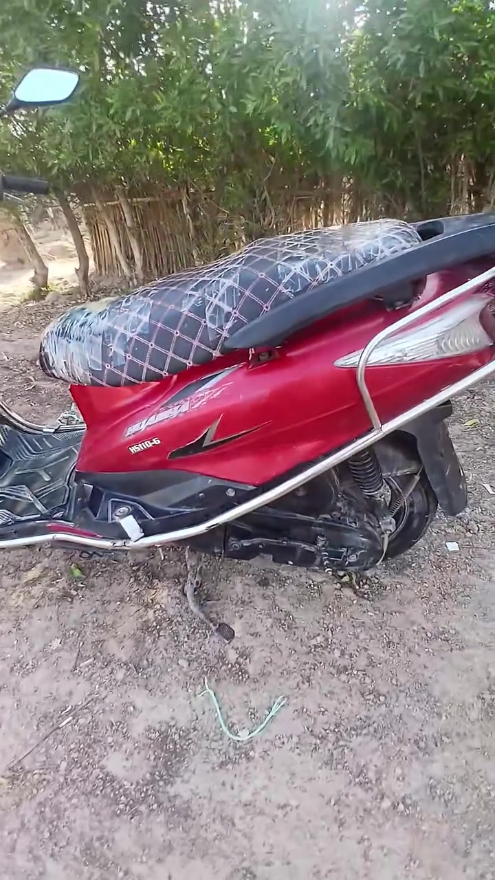 ماكس ب400
نضيفه وشغاله هندر
مكينه مامفتوحه ابد
كهربايات كلها شغاله
السماوه السوير العطاوه
اني مكلف مكلف مكلف
رقم صاحبها***********
