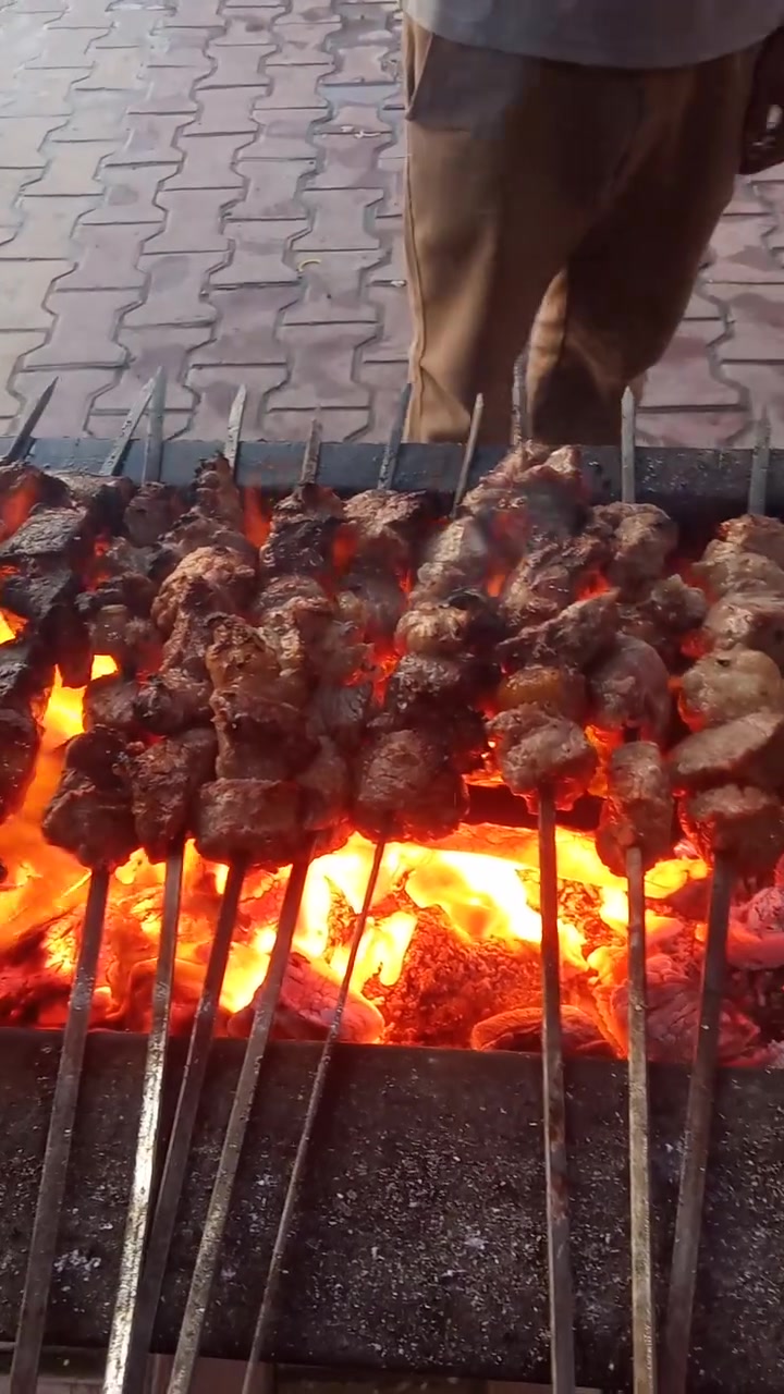 مشويات ابو رعد • كباب • حمص عدس