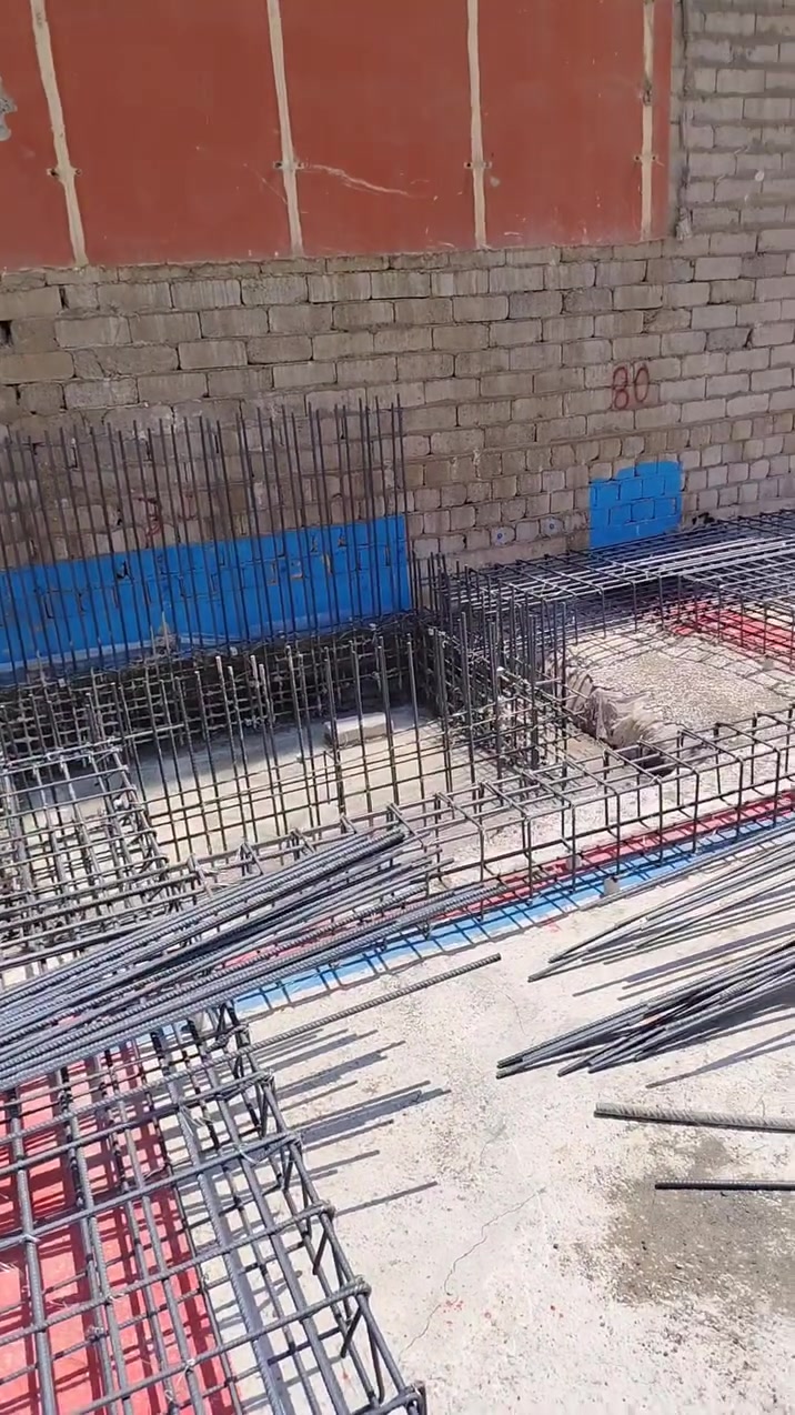🏗️ من موقع العمل – تسليح أساس Raft 

جانب من أعمال تسليح أساس الـ Raft Foundation لإحدى العمارات، مع شرح تفصيلي في الفيديو يوضح مراحل التنفيذ وآلية توزيع حديد التسليح وفق الأصول الهندسية.

✅ تم استخدام حديد KHF، وهو حديد مجتاز لجميع الفحوصات والاختبارات المعتمدة، لضمان أعلى مستويات الجودة والمتانة في التنفيذ.

نحرص في جميع أعمالنا على:
• الالتزام بالمخططات والمواصفات الهندسية.
• استخدام مواد ذات جودة عالية.
• تنفيذ الأعمال بإشراف هندسي ومتابعة ميدانية دقيقة.

📞 للاستفسار أو التواصل:
***********
