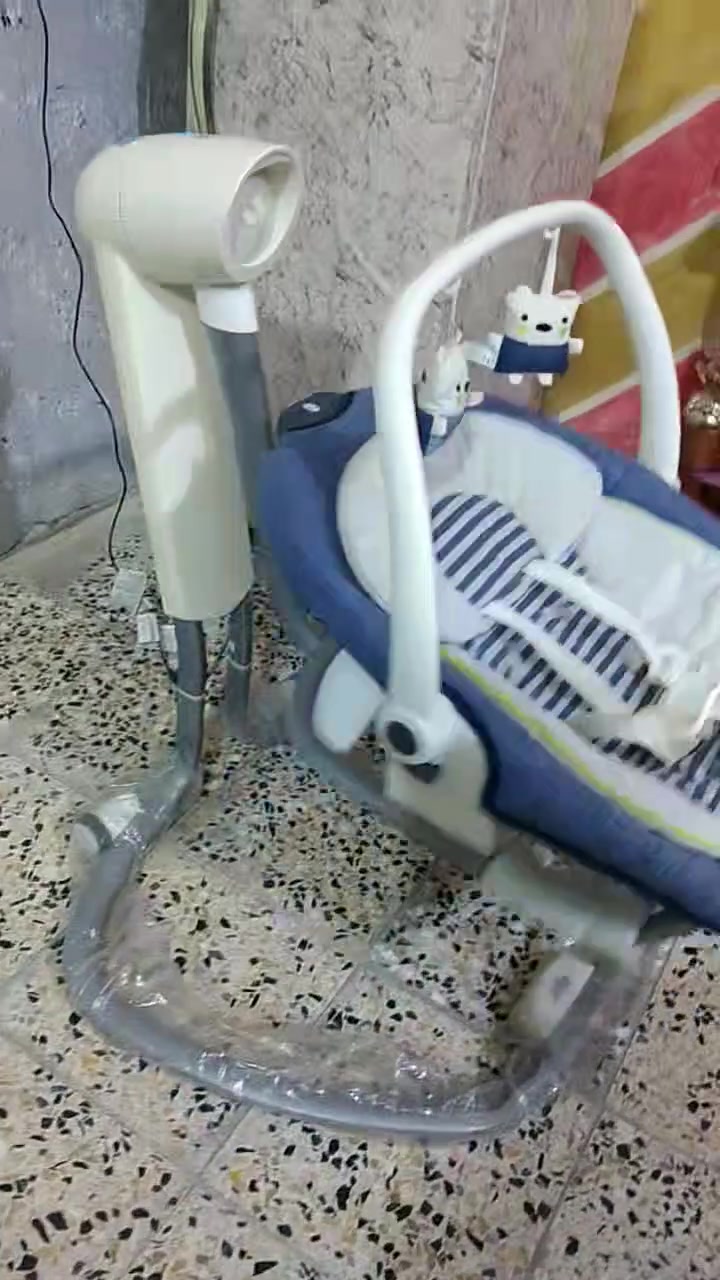 جهاز هزاز للطفل حلو نظيف القطعة الفوك يمكن وضعها كمقعد بالسيارة متحركة سعره قفل ٢٠٠ الف مكاني بصرة العباسية قرب مطعم الحسون ***********
