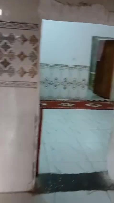 بيت لبيع مساحه 300 متر لبيت بيه 3غراف وصاله وستقبال ودونيه قرب شيخ نعمه بيت يبعد عن تبليط 200متر ***********

