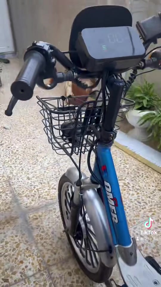 سلام عليكم 
دراجه شحن حجم 20  نضيف بطاريات جديده
شاشا شغال ما بي عيب موديل. 2025 كهربايات كله شغال شاحنه موجوده سعر280وبي مجال قليل المكان كركوك فلكه وادي النفط ملاعبدالله رقم الهاتف ***********
