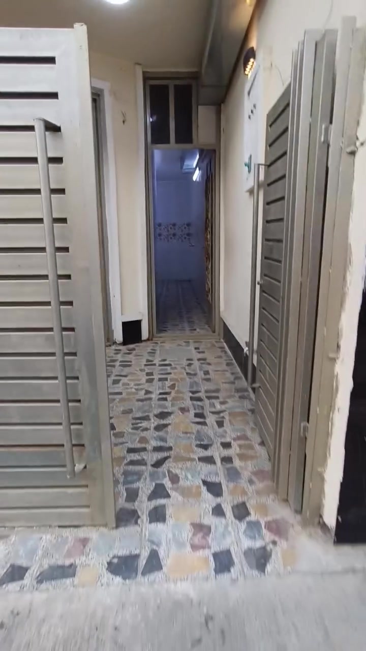 بيت مساحه 100م للبيع طابو صرف
واجهه5 ونزال20
البيت نضيف جدا ويحتوي على ٣غرف 
واستقبال ومطبخ وهول وصحيات عدد٣
يواري نضام دفن مغاسل تعليك 
البيت يحتوي على ماطور مي وتاكيات مي عدد٣ وسخان
البيت فارغ جاهز للسكن مناقصة اي شي 
عنوان البيت الشعله ام نجم مقابيل شارع المستوصف 
للاستفسار 
***********
***********
