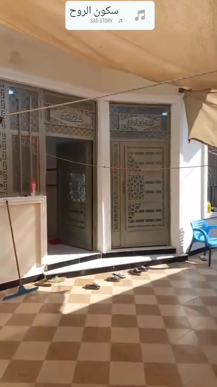 دار 200 متر طابقين الطابق الثاني يحتوي على غرفه نوم وصحيات خدمات كاملة ماء وكهرباء ومجاري وتبليط طابو زراعي للبيع الموقع زراعي حولي التحرير خلف المجمع الجديد ادريم ستي السعر 105 بي مجال بصيط ***********
