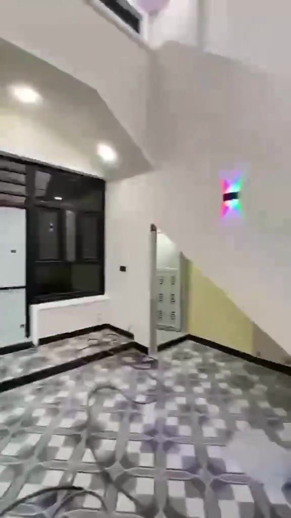 السلام عليكم منزل حديث مساحة ١٠٠ متر طابقين معزول 

الموقع التحرير حولي بضهر مدرسة جديدة أهلية من قريب جامع عمر ابن عبد العزيز
طابو ملك صرف 

الاستفسارات ***********

