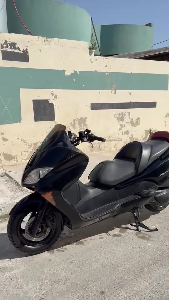 السلام عليكم
دراجه فوزا صفر اثمانيه عميه بلاد 
دراجه ننظيفه حيلل 
جويتر ومكينه شرط 
تايت جدد 
لايتت زينون 
بكلايت كرستال بل جديد مشدودات 
ماشيه خمسه وتلاثين 
كلجات شرط 
معدل 120 تفصل
دراجه نظيفه حيلل 
سعر850 بيها مجال 
تواصل*********** واتساب هم بي
