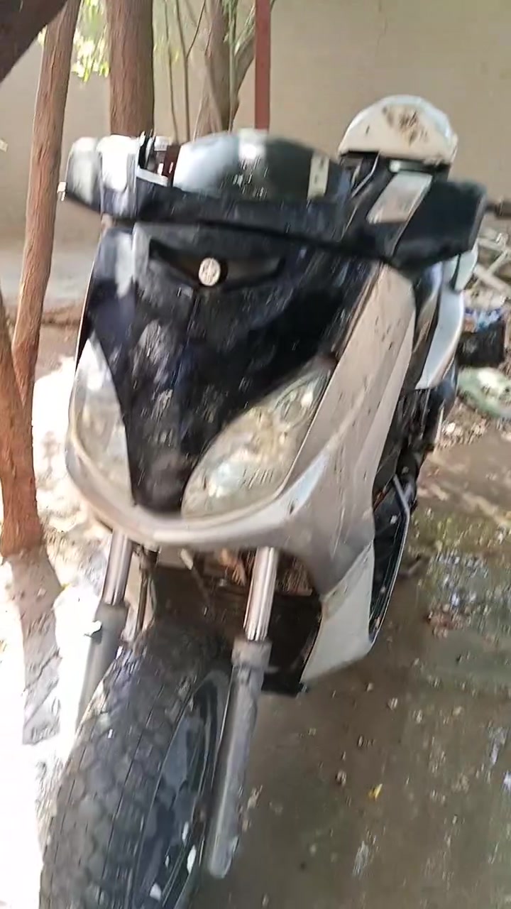 سلام عليكم للبيع كوم حديد اكس ماكس سرعته 160نقص افلاوين
وباتري يعني متروكه ابيع كوم حديد عنواني بغداد 
جكوك الاستفسار اتصال على الرقم***********@
