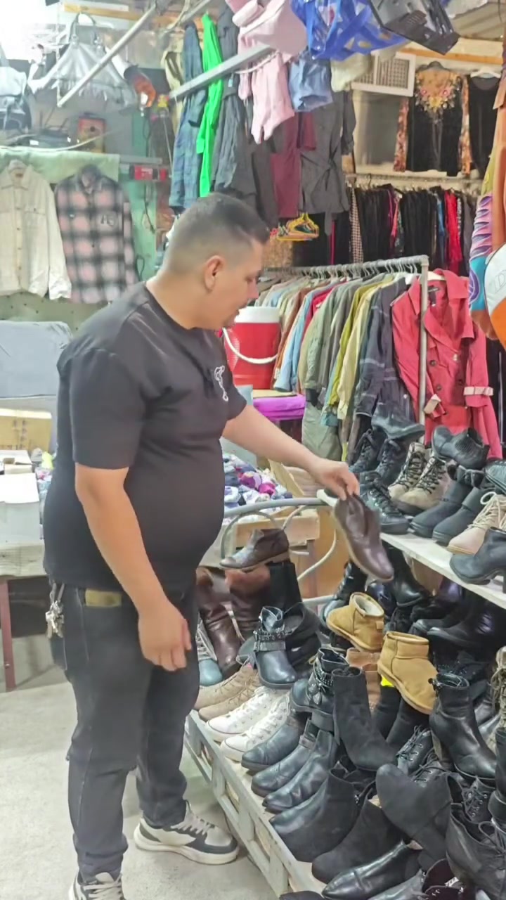 بوت نسائي • نص وطويل • جلد شاموه فرو