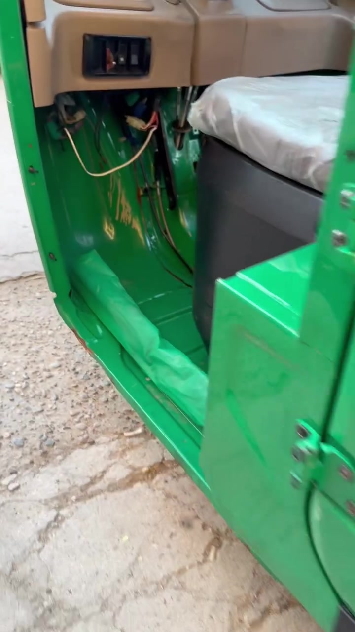 سلام عليكم تكتك للبيع نضيفة مرتبة ***********
