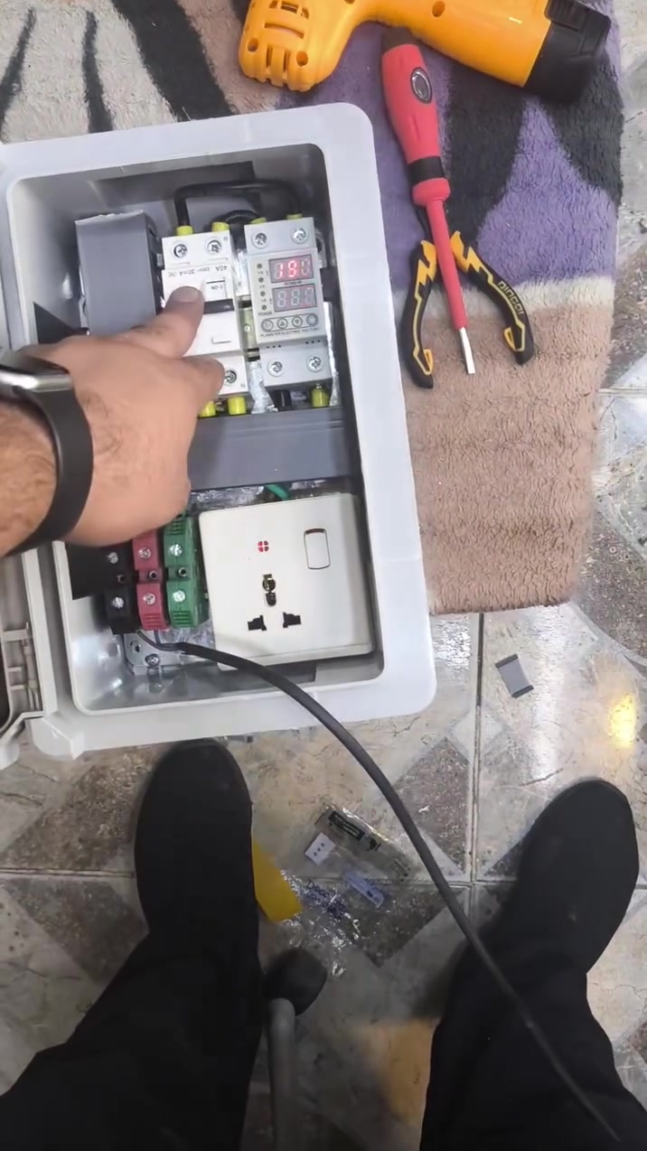 ⚡ أمان سيارتك الكهربائية يبدأ من حماية الشاحن! ⚡
لأن سيارتك BYD أو أي نوع سيارة كهربائية هي استثمارك الثمين، صممنا لك بورد شحن احترافي بأعلى معايير الأمان والجودة العالمية، لضمان عملية شحن مستقرة ومحمية 100% من أخطار التغيرات الكهربائية.
⚙️ جاهز للاستخدام ومناسب لسيارات BYD وجميع أنواع السيارات الكهربائية.
💰 السعر الشامل: 45,000 دينار فقط (شامل كلفة التوصيل لجميع محافظات العراق 🇮🇶)
📞 للطلب والاستفسار للتواصل معنا:

[***********]
🚚 اطلب الآن ليصلك إلى باب البيت مع ضمان الجودة والأمان!
