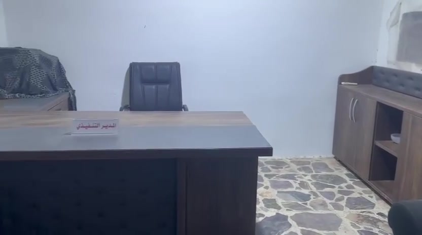 السلام عليكم
مكتب تركي درجه اولى
سعره يقارب ال ٢٠ ورقه
رايده ب مليون بعده نضيفه ومابي اي  نقص
***********
***********
