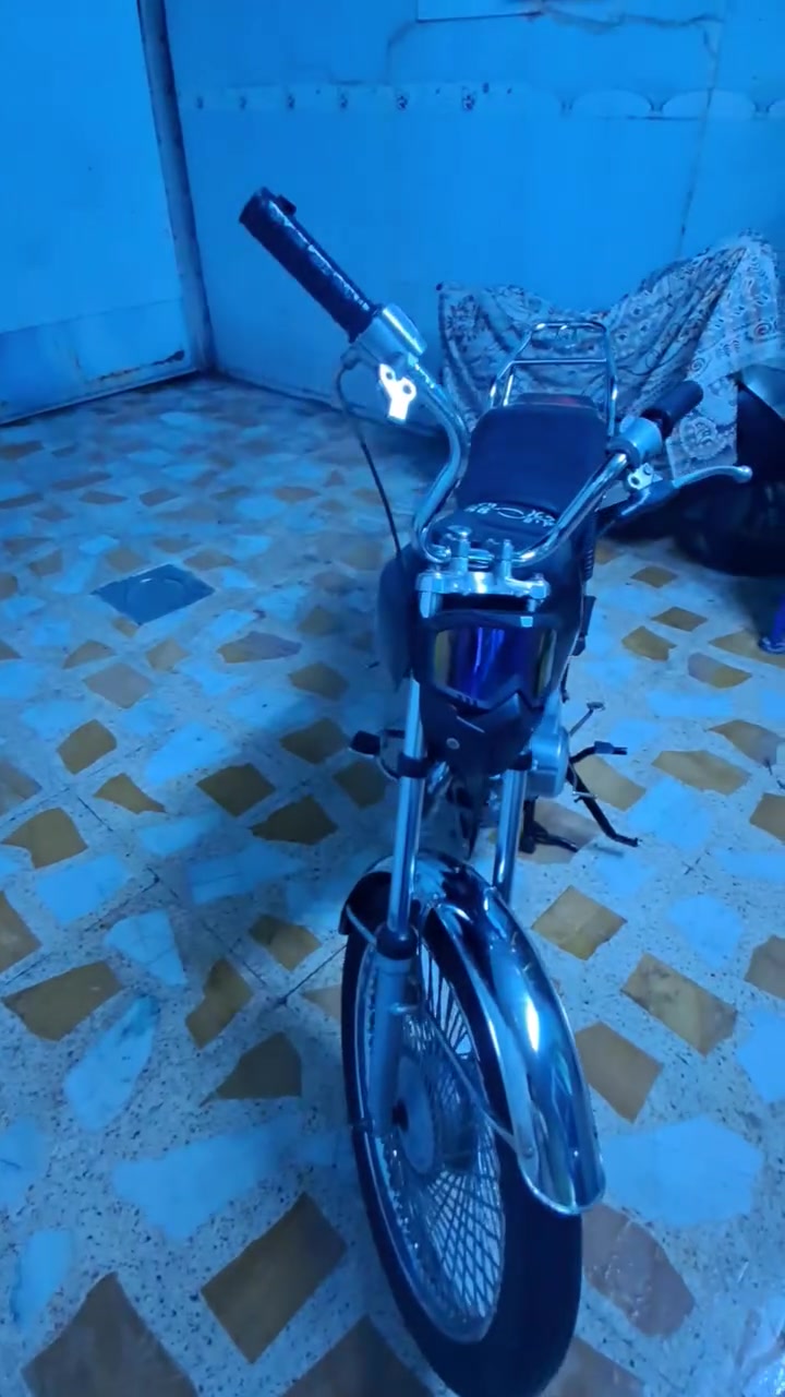 السلام عليكم دراجه للبيع نامه دراجه موديل ٢٠١٩ محرك. وشاصي ٢٠٢٢ دراجه كلشي بيها نضيف شوفت عينك الكزوز نكزاز مفتوحه فلتر وباقي فلترين بس لكزوز حكه ٧٠ الف الدراجه جنت طالب بيها ٢٥٠ الف بس هسه ٣٥٠ وبيها مجال لان عمرتها من جديد  الدراجه شلعه معدل سرعه مزامط  ولسلولي كبال عينك لشراي ولرايد دراجه تفيده يجي واتس فقط ***********
