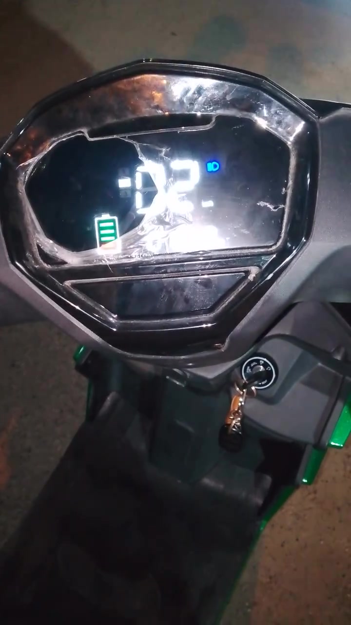 ماطور شحن للبيع
الماهر سكنس 
6 بطاريات 
لايتات عالي ناصي
سويجين بصمتين
گشن صندوك ينفتح وينسد 
سرعه حقيقيه ٦٠ 
٣ نمر 
اشارات 
R رجوع للخلف 
دسكات أمام وخلف شغالات 
الماطور نضيف جدا مستخدم ٣ اسابيع فقط 
السعر مليون ومئة ألف وبيه مجال للطيبين 
للاستفسار *********** هاذ الرقم زين 
*********** هاذ الرقم اسيا
مكاني الموصل
