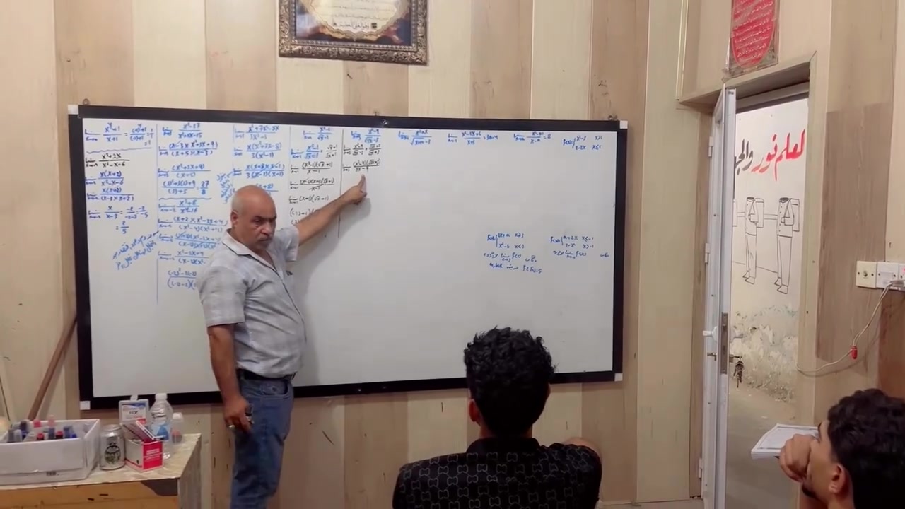📚✨ جانب من محاضرة اليوم

مراجعة شاملة ومميزة لطلبة الدور الثاني – السادس الأدبي مع الأستاذ المبدع والمتألق أ. عامر الجنابي 🌟

تضمنت المحاضرة مراجعة مركزة وشاملة لكل ما يتعلق بـ الغاية، مع شرح أهم النقاط والتركيز على الأفكار والأسئلة المهمة، استعداداً للامتحانات.

مع الأستاذ عامر الجنابي… نسعى دائماً لأن تكون المراجعة طريقاً للثقة والتميز والنجاح 💪📖✨

كل التوفيق والنجاح لطلبتنا الأعزاء في الدور الثاني، وإن شاء الله النجاح حليفكم 🤍🌹
📍العنوان :بابل -الحصوة -حي الانوار -مقابل إعدادية صنعاء📞للاستفسار والتسجيل (***********)
