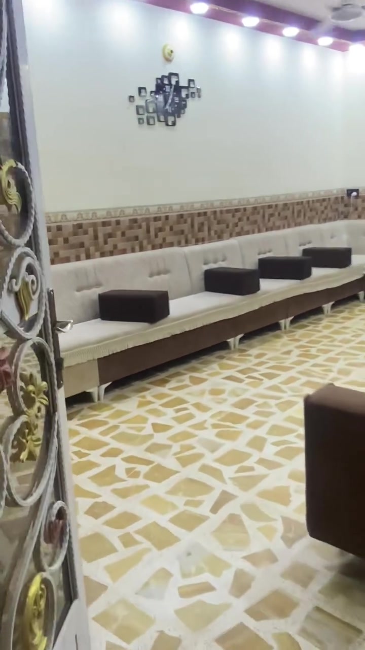 🔥✨📞 للتواصل والاستفسار:[رقم]***********
🌿 فرصتك لامتلاك بيت يجمع بين الراحة والموقع الاستراتيجي.. تواصل معنا للمعاينة اليوم!
/ "بيت العُمر بانتظارك.. حيث الهدوء، الراحة، والموقع المثالي لـ عائلتك" ✨
🏠 للبيع: منزل مكتمل طابقين في قلب سامراء – حي المثنى
إذا كنت تبحث عن السكن الراقي والموقع المتميز، فهذا البيت يجمع لك كل ما تحتاجه أنت وعائلتك:
 * المساحة: 187.5 متر مربع
 * البناء: طابقين كاملين
 * عدد الغرف: 5 غرف واسعة ومكتملة
 * حالة العقار: تشطيب مرتب وجاهز للسكن فوراً دون الحاجة لأي مصاريف إضافية
مميزات العقار والتفاصيل الداخلية:
 * الاستقبال: واسع بلمسات سقف ديكورية حديثة
 * الصالة: كبيرة بأرضيات من الحجر الفاخر
 * المطبخ: واسع ومرتب 
 * الخارج: حوش يتسع سياره واسع  مرمر بالكامل 
 * الموقع: منطقة هادئة وعائلية جداً، ومخدومة بالكامل (ماء + كهرباء + مجاري) وعرض الفرع 15 
 * المميزات  القريبة: قرب مدرستين (تَبعدان 150 متر فقط) /مدرسه ابطال العروبه للبنين ولبنات/ ومدرسه فتاة الرافدين للبنات كل مدرسه تبعد150 متر
💰 السعر:🔥 [ادخل عل خاص واني حاضر]  ومراعاة للشراي الجاد)
📞 للتواصل والاستفسار: [رقم]***********
🌿 فرصتك لامتلاك بيت يجمع بين الراحة والموقع الاستراتيجي.. تواصل معنا للمعاينة اليوم!ً
