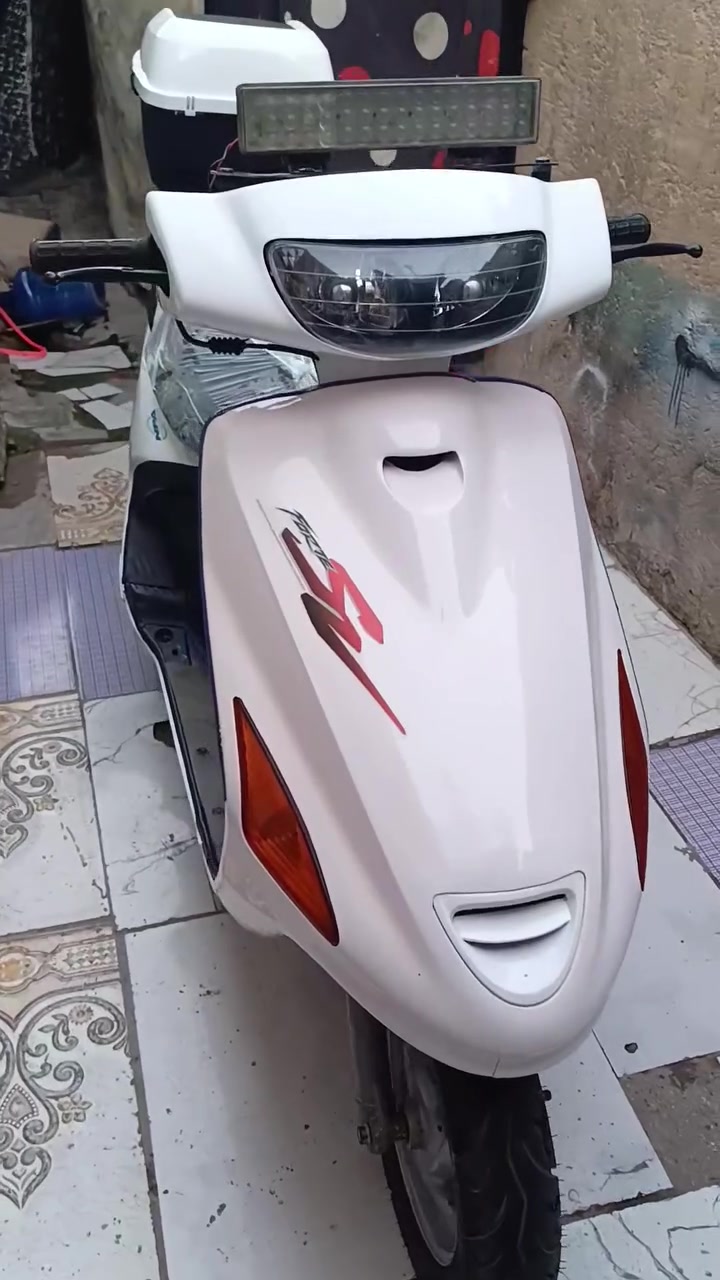 ***********السلام عليكم اخواننا الاعزاء ورحمه الله وبركاته اخواننا الاعزاء دراجه فراشه للبيع وبسعر مناسب للناس الشرايه الدراجه ما بيها كل خلل وكل شيء ما بيها الدراجه وكل كهربائياتها شغاله من كهربائيات من سلف من هندر من جك صفح من لايف بقلايت. اشاير كلها شغاله وما بيها كل خلل قسم بالقران الكريم وعن الحلال والحرام فقط بيها الراجز مالت السلف بيها تعبان اما اتبدله واما تشتري لها صجمات غير هذا الشيء ما بيها شيء الدراجه فالسعر 400,000 دينار نهايتها العنوان الكوفه حي نيسان مقابل سكله القرعاوي شارع 60 وهذا رقم الهاتف مالتي الخاص تقدر تتصل علي على الاثير وعلى الواتساب على التعليقات ما اردين لان ما عندي تعذروني وشايف الف خير عمي اللي ياخذ هاي الدراجه وباقي التفاصيل بالمنشور وتابع المقطع الفيديو
