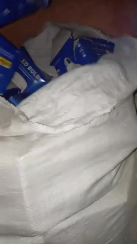 گلوبات كلهن شغالات فقط الكارتون بي تلف مو كلهن بيهن الكارتون جديد من 60Wالى 20W فقط جمله  414گلوب متوفر اليريدهن شلعه ياخذهن يتواصل وياي خاص احسبهن اله ارخص من سعر الجمله 🔥***********
