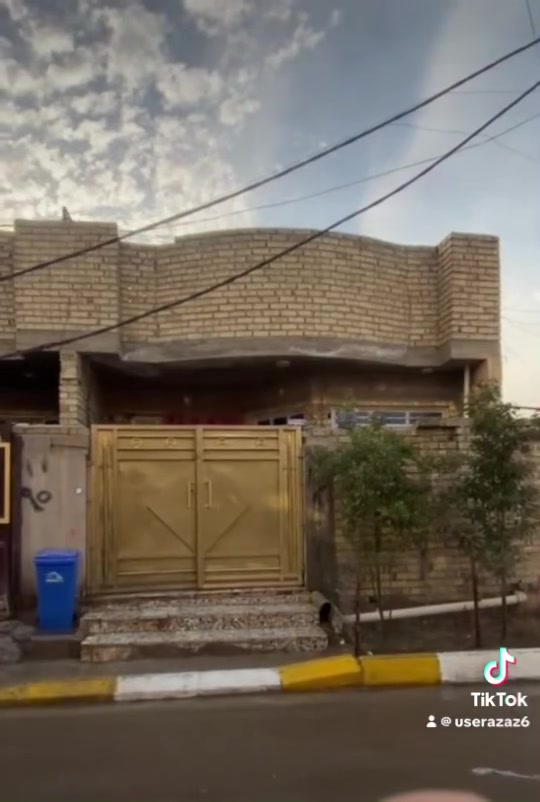 بيت مساحة 110 دوانم شارع بيت موزان قرب شارع خمسين البيت يحتوي على تواليت خارجي مطبخ حار بارد استقبال حولي غرفة حمام تواليت داخلي الرقم ***********
