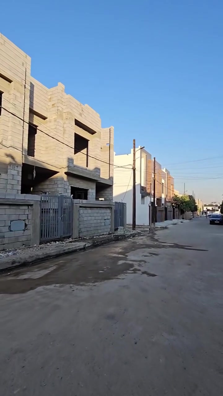 #عروض_ابوادم_للعقار
ثلاث دور للبيع في حي السكر 
مساحه الدار ١٠٠م 
واجهه ٧ م 
طابقين تسليم مفتاح 
اربع غرف نوم 
للاستفسار الاتصال على الارقام أو مراجعة المكتب 
***********
***********
عنوان المكتب حي السكر مقابل مستشفى الخنساء قرب صيدليه البقيع
