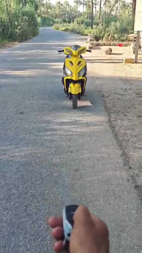 السلام عليكم جامبو صيني للبيع  سعرها 300 وبيها مجال دراجه تخبل نكره سلف كهربائيات كامله شغاله نقصها فقط باتري  متواجد واتساب ***********
