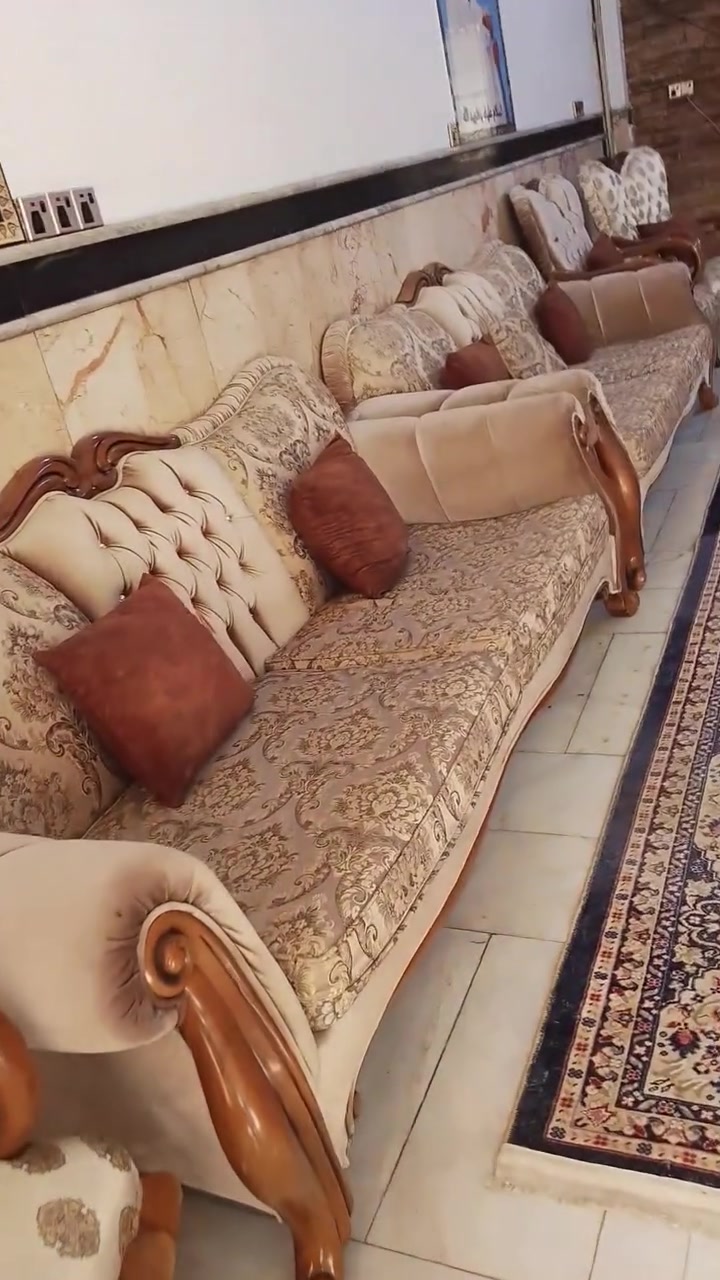 السلام عليكم تخم تركي أصلي للبيع كلش نضيف ومابي أي ضرر 10 مقاعد مكاني بغداد الشراي يدخل خاص ***********
