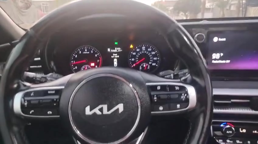 السلام عليكم (المكان النجف الأشرف)
للبيع   K5 GT Line امريكي موديل 2022فول مواصفات 1/1
 ( #معوقين بعدله سنه وتتحول حره) 
محرك 1600 تربو 
 
السياره ماشيه 74 km
بانوراما بصمه وتشغيل عن بعد
حساسات امامي خلفي
سستم صوت Bose

شاحن وايرلس 
هاند بريك كهرباء +اوتو هولد
رادارات ٣٦٠ درجه توقف ذاتي امامي خلفي قياده ذاتيه 
اربع وضعيات قياده
 حادثها امامي بنيد وجاملغ وباب السايق  مبدل نفس ليبر الشركة 
السعر 135 وبيه مجال 
مكاني( نجف) 

***********
