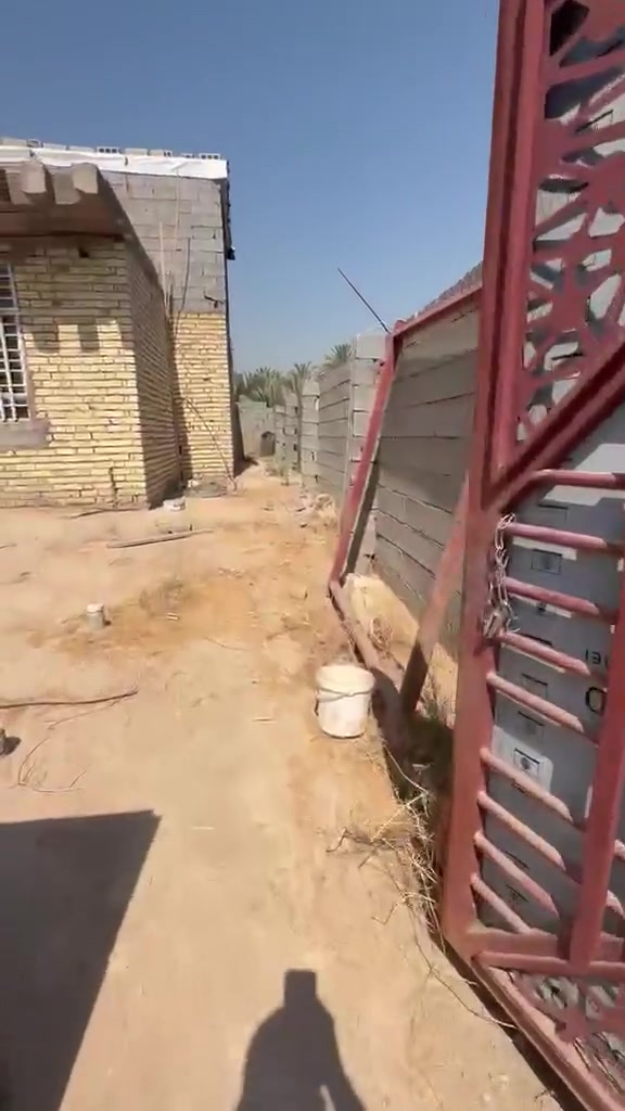 سلام عليكم بيت هيكل متين وخمسين متر في كربلاء شارع الحافظ قرب مدينه الزائرين طابو وزراعي سند خمسه وعشرين ***********
