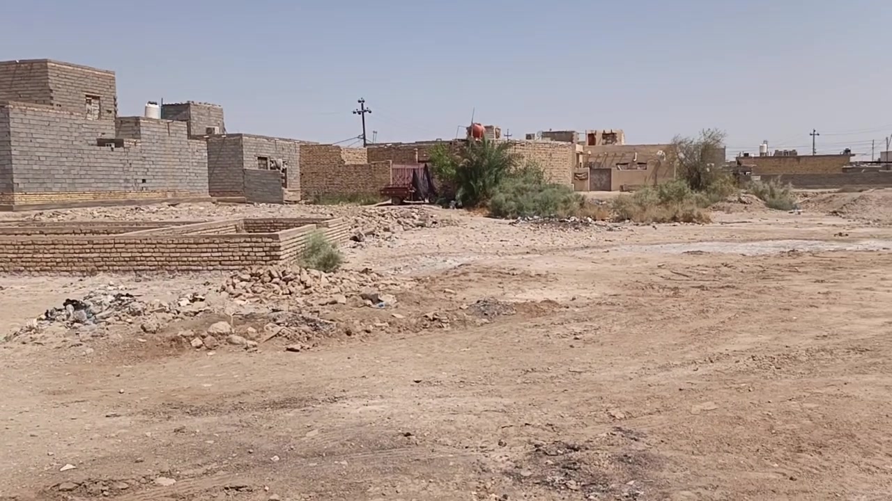 قطعه زراعي مساحه 200 متر قريبه لشارع العام طريق سوق الشيوخ فضليه مقابل مدرسه الإمام لباقر سعر مناسب جدا 4ونص للعلم قريبه لشارع العام ***********
