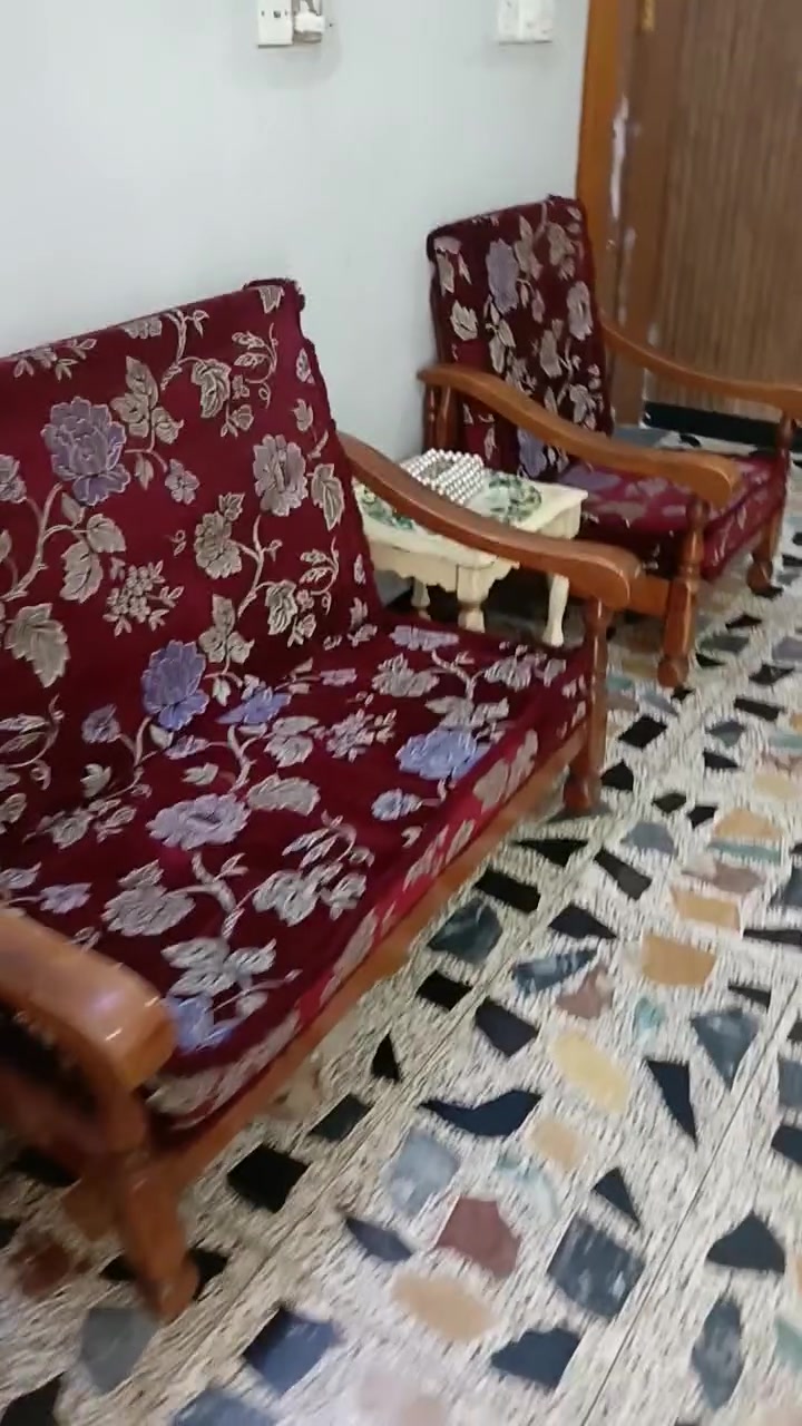للبيع مكاني زعفرانيه تخم 7 مقاعد سعره 175 وبي مجال
