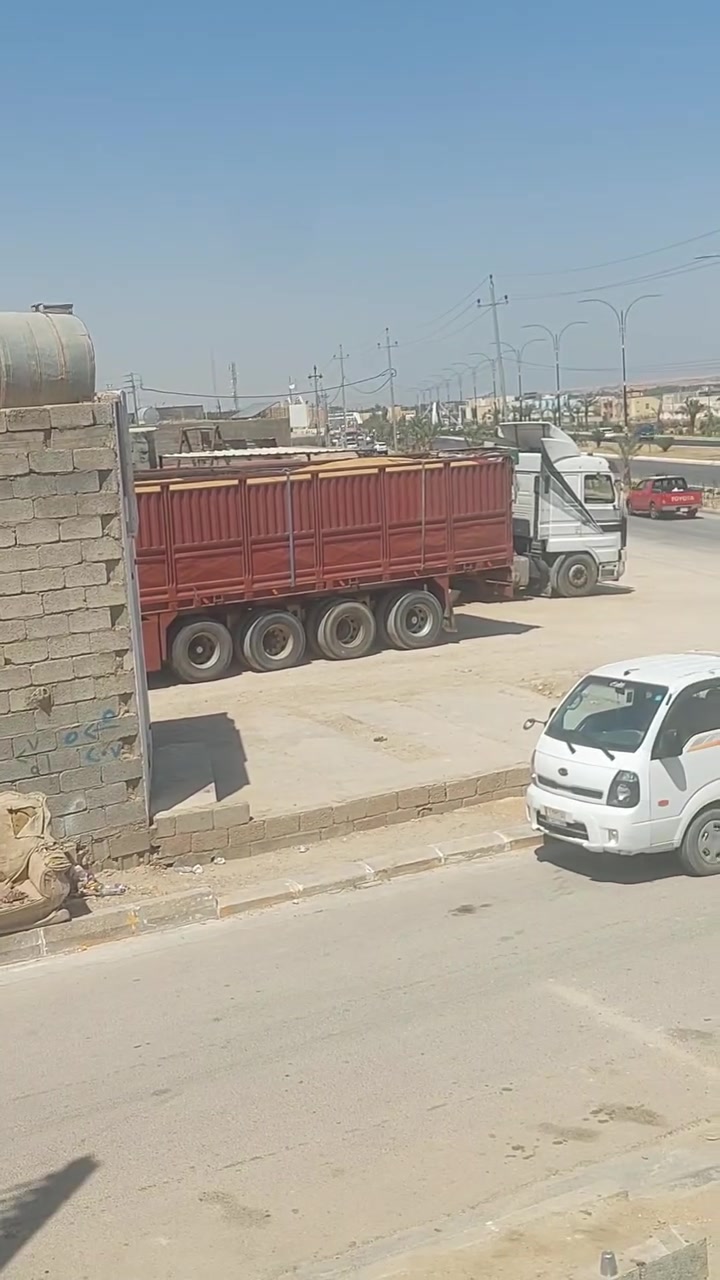 السلام عليكم وصول حنطه ديميه شرط الخبز {خلي الفقير ياكل} سعر الطن الواحد ٣٦٥الف الموقع القائم قرب مستشفى التركي شارع البره ٤سايدات الشراي يتصل ***********
