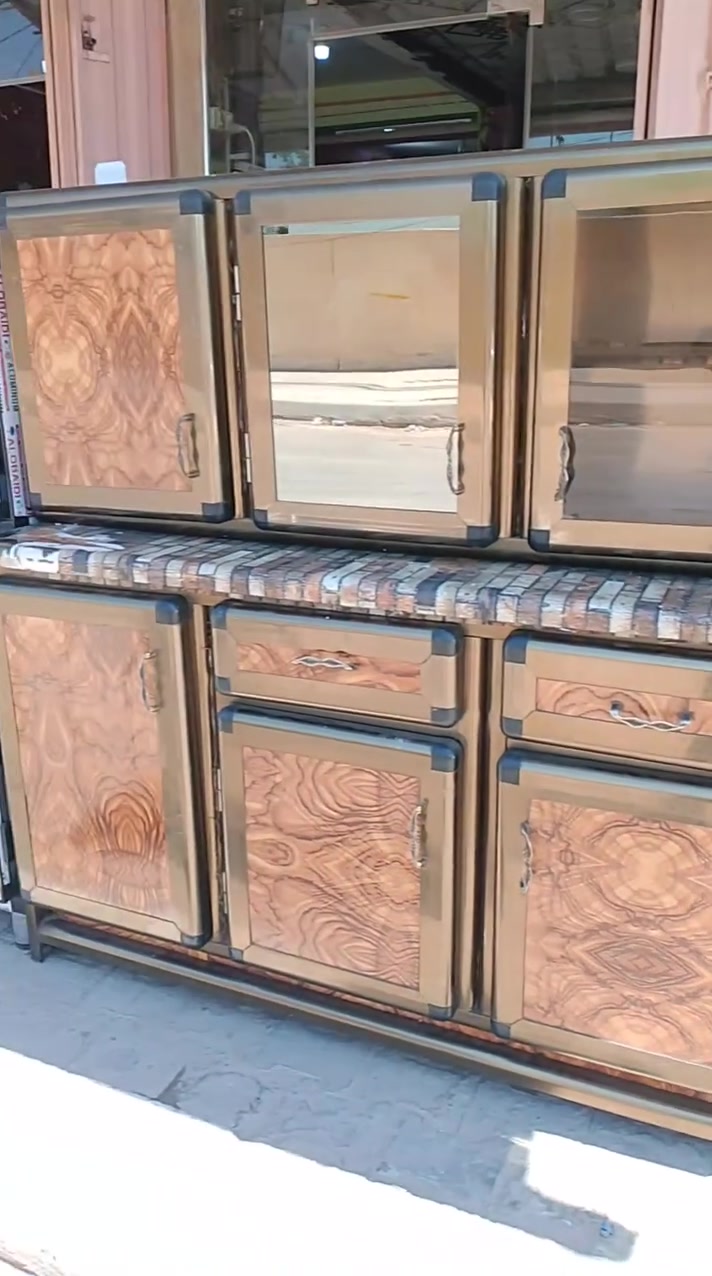 سلام عليكم كاونتر مترين نضيف جداً السعر 165وبي مجال حي العسكري العابد مقابل مستوصف تصال ***********
